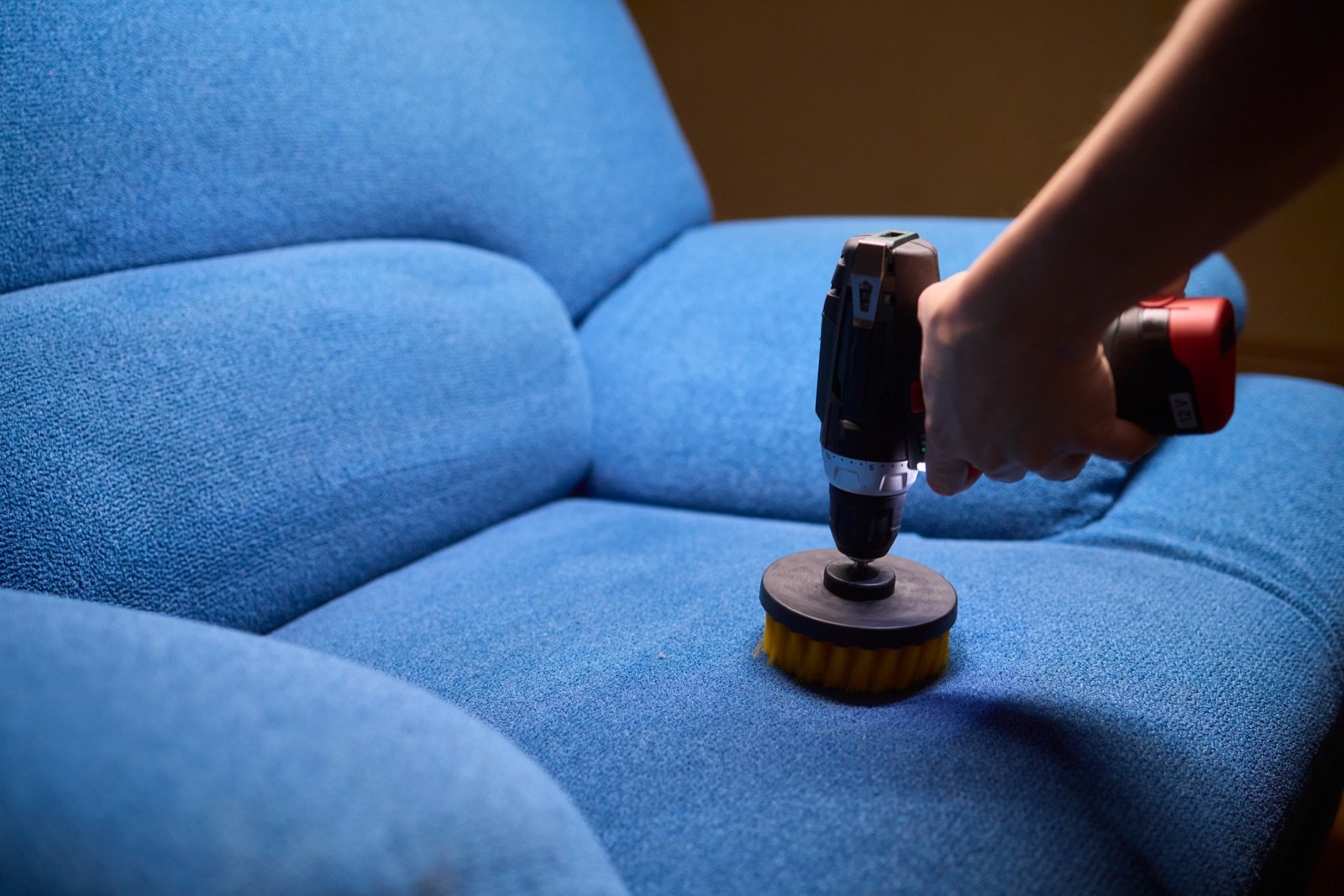 Détachage et injection-extraction de canapé en tissu et moquette à domicile dans le canton de Vaud et Valais